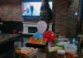 女销售酒桌敬客户的话术（商务酒会中女性销售的专业敬酒言辞艺术）